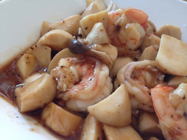 Cooking is Fun : เห็ดออรินจิกับกุ้งผัดพริกไทยดำ