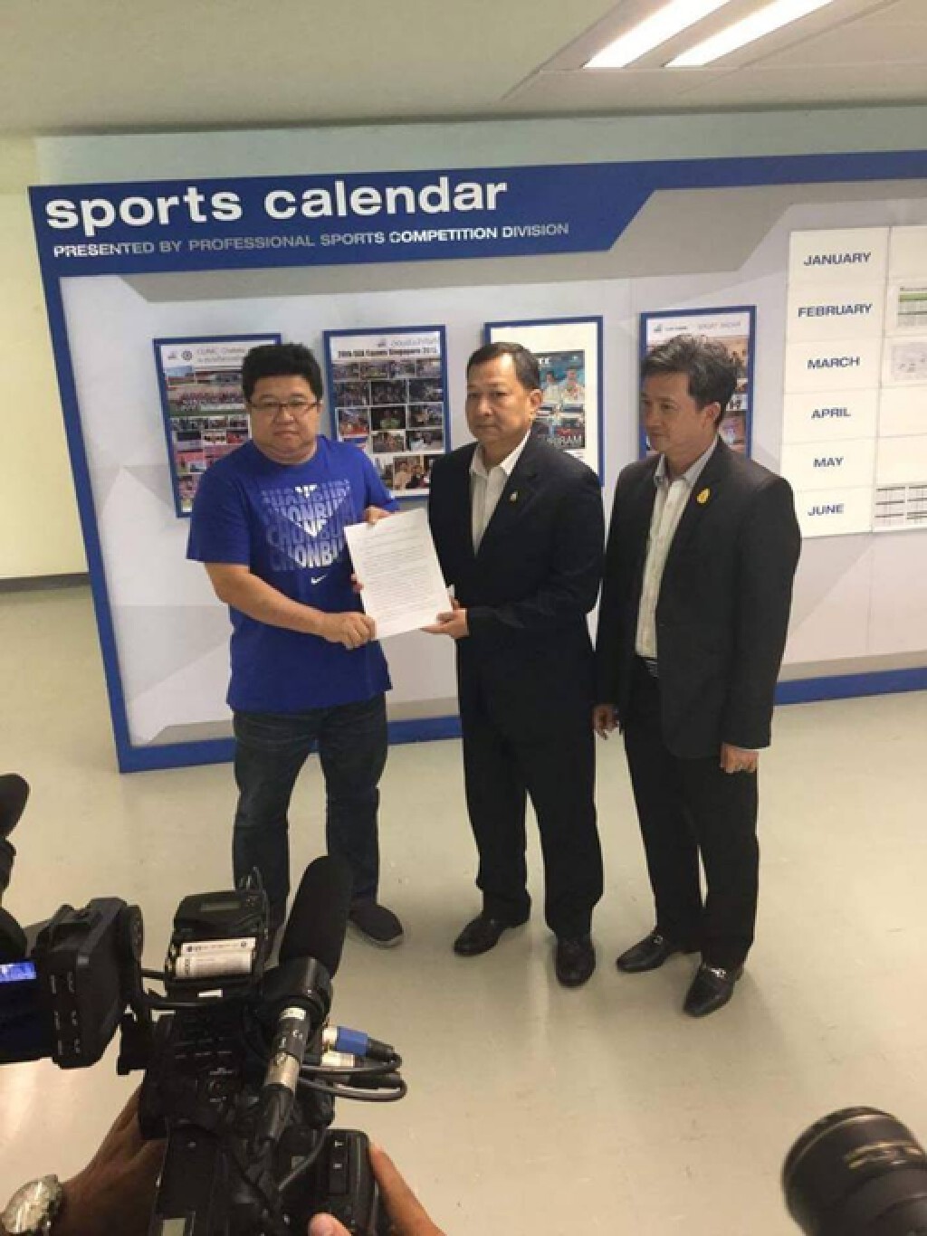 10สโมสรไทยลีก ยื่นกกท. คัดค้าน "ทีพีแอล" เพิ่ม 20 ทีม 10สโมสรไทยลีก ยื่นกกท. คัดค้าน "ทีพีแอล" เพิ่ม 20 ทีม