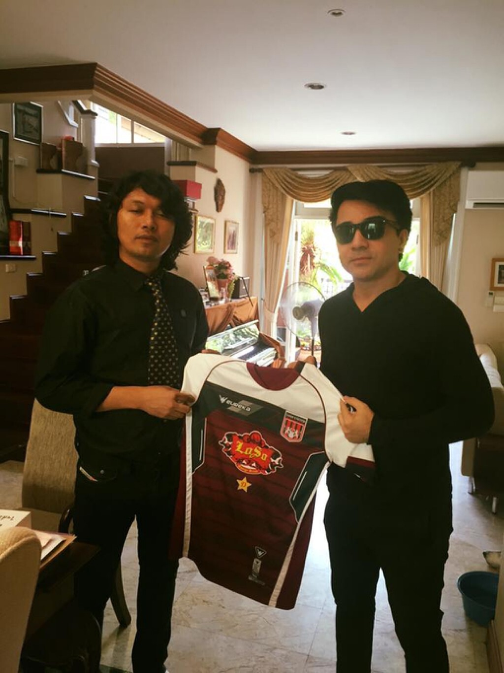 "เสกโลโซ" เปิดเผยภาพเสื้อแข่ง "โลโซ โปลิศ ยูไนเต็ด" ลุยซีซั่น2016
