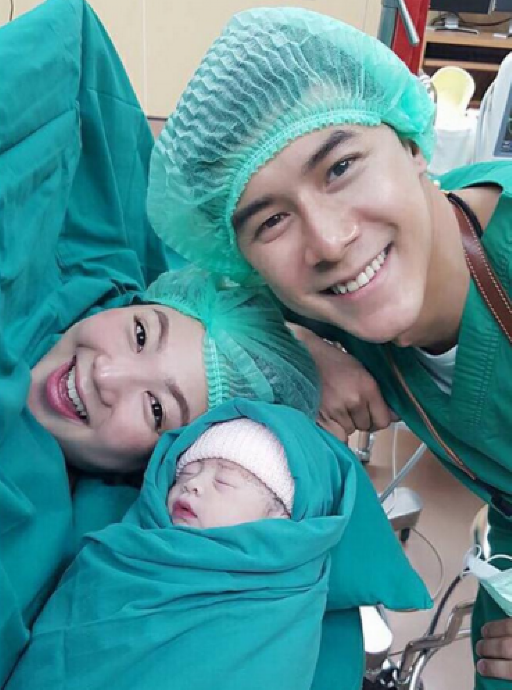พ่อกาย - แม่ฮารุ คลอดลูกคนที่สอง ตั้งชื่อว่า "น้องไนร่า" พ่อกาย - แม่ฮารุ คลอดลูกคนที่สอง ตั้งชื่อว่า "น้องไนร่า"