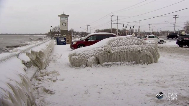 ชาวนิวยอร์ค อึ้ง! อากาศหนาวจัดทำรถยนต์โดนแช่แข็ง