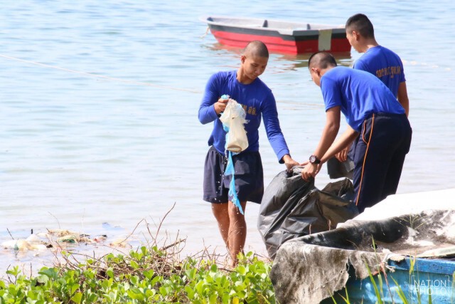 ชาวสัตหีบร่วมกำจัดขยะในโครงการ"เมืองสะอาด คนในชาติมีสุข"