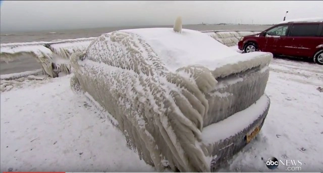 ชาวนิวยอร์ค อึ้ง! อากาศหนาวจัดทำรถยนต์โดนแช่แข็ง