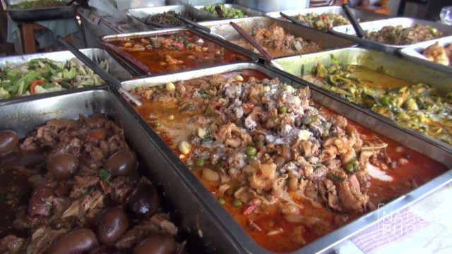 ไอเดียเจ๋ง! ร้านข้าวแกงพิษณุโลกจัดโฟล์คซอง
กินข้าวฟังเพลงก่อนไปทำงาน