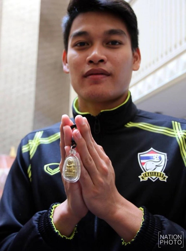 ดูชัดๆ "เสืออุ้มทรัพย์" เครื่องลางของ "สมพร ยศ" นายด่านทีมชาติไทย