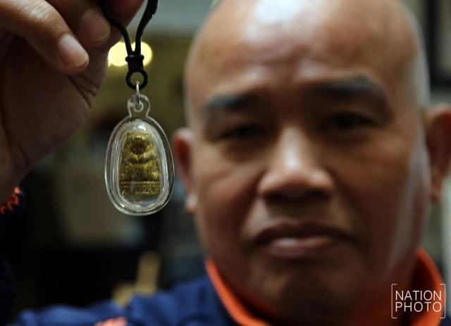 ดูชัดๆ "เสืออุ้มทรัพย์" เครื่องลางของ "สมพร ยศ" นายด่านทีมชาติไทย