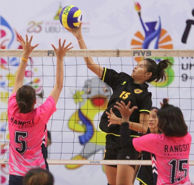 นานๆเห็นที! "บัวขาว" มาเป็นผู้ช่วยโค้ชวอลเลย์บอล ม.รัตนบัณฑิต