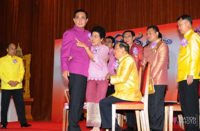 นายกฯ ไหว้ครู สมัยเรียน ม.2 ร.ร.วัดนวลนรดิศ