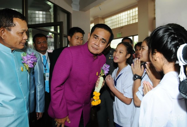 นายกฯ ไหว้ครู สมัยเรียน ม.2 ร.ร.วัดนวลนรดิศ