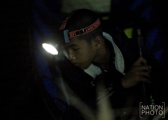 เด็กนราฯสู้ชีวิต พี่วัย13 พาน้องวัย10 หาปลาขายถึงเที่ยงคืน ก่อนไปเรียนตอนเช้า