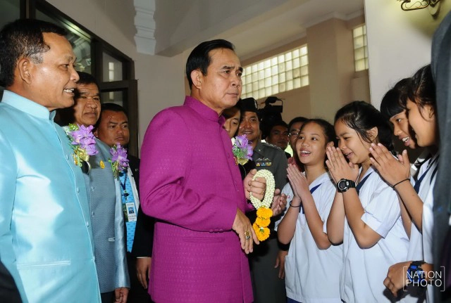 นายกฯ ไหว้ครู สมัยเรียน ม.2 ร.ร.วัดนวลนรดิศ