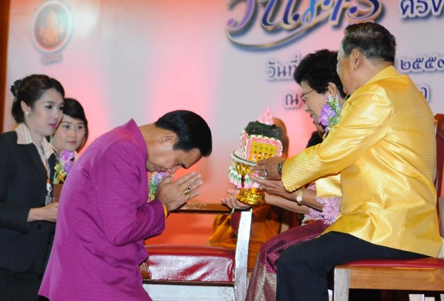 นายกฯ ไหว้ครู สมัยเรียน ม.2 ร.ร.วัดนวลนรดิศ