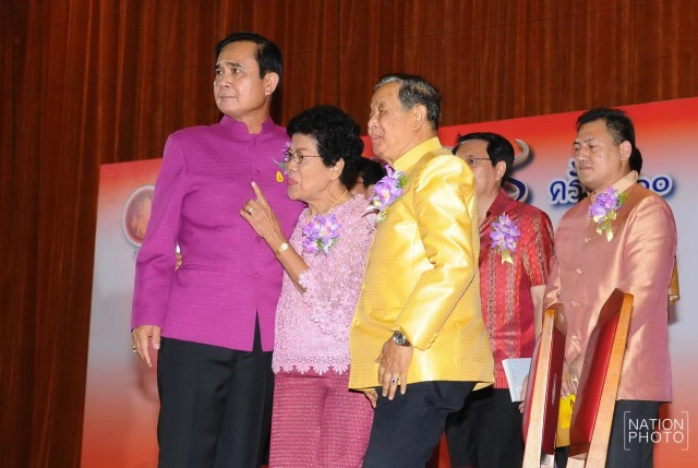 นายกฯ ไหว้ครู สมัยเรียน ม.2 ร.ร.วัดนวลนรดิศ