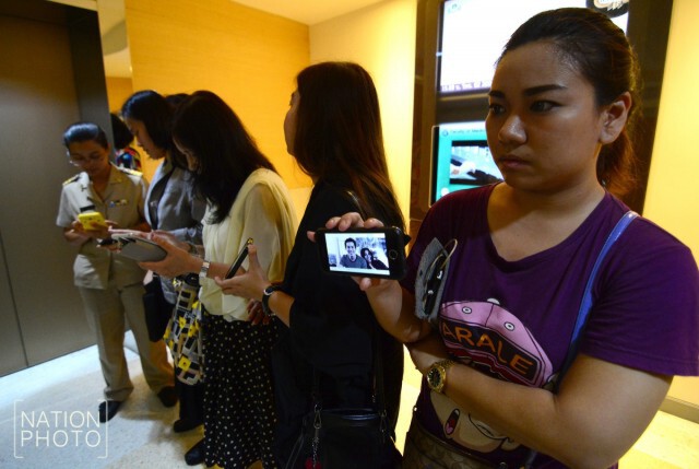 รูปคู่ชิ้นสุดท้าย! บรรดาแฟนคลับโชว์ภาพถ่ายร่วมกับ ปอ ทฤษฎี
