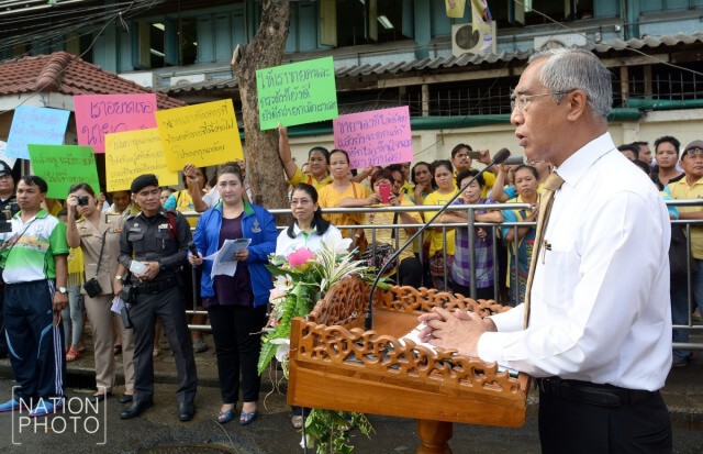 กทม. ลุยจัดระเบียบทางเท้าตลาดห้วยขวาง สั่งห้ามตั้งวางสินค้าเด็ดขาด