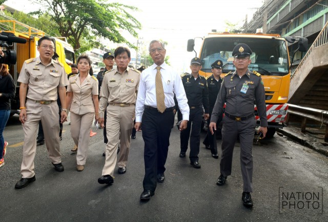 กทม. ลุยจัดระเบียบทางเท้าตลาดห้วยขวาง สั่งห้ามตั้งวางสินค้าเด็ดขาด