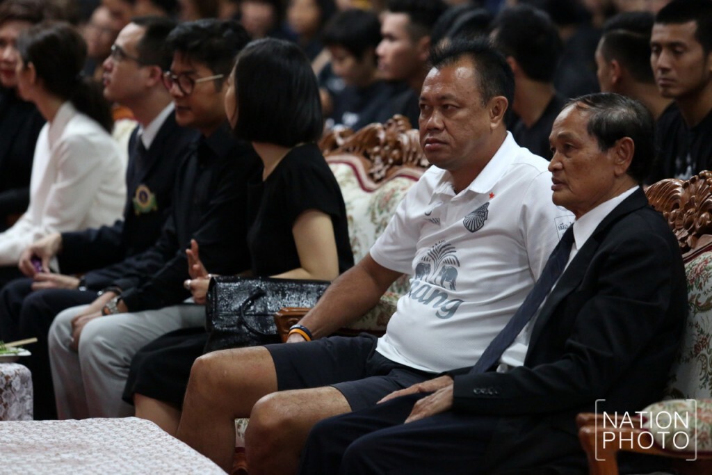 "เนวิน" ร่วมงานสวดพระอภิธรรมศพ "ปอ ทฤษฎี" ในคืนแรก "เนวิน" ร่วมงานสวดพระอภิธรรมศพ "ปอ ทฤษฎี" ในคืนแรก