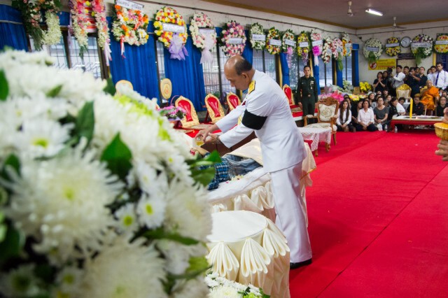 ภาพชุด พิธีรดน้ำศพ "ปอ ทฤษฎี" คนร่วมอาลัยแน่น