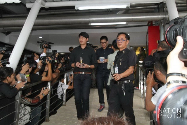 ภาพชุด สุดอาลัย เคลื่อนศพ "ปอ ทฤษฎี" กลับบุรีรัมย์