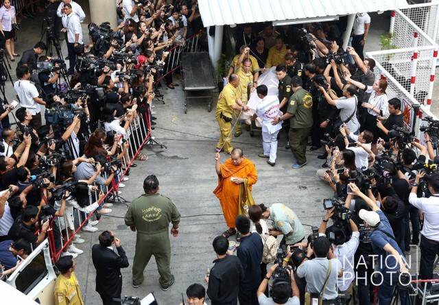 ภาพชุด2 สุดอาลัย เคลื่อนศพ "ปอ ทฤษฎี" กลับบุรีรัมย์
