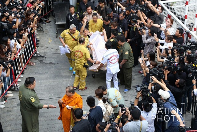 ภาพชุด2 สุดอาลัย เคลื่อนศพ "ปอ ทฤษฎี" กลับบุรีรัมย์