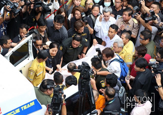 ภาพชุด2 สุดอาลัย เคลื่อนศพ "ปอ ทฤษฎี" กลับบุรีรัมย์