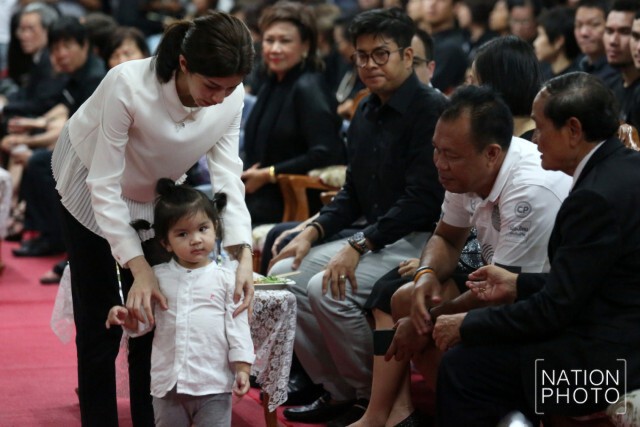 "เนวิน" ร่วมงานสวดพระอภิธรรมศพ "ปอ ทฤษฎี" ในคืนแรก