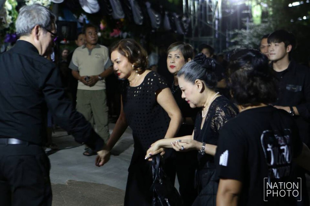 เหล่าศิลปินดารา ร่วมสวดอภิธรรมศพ"ปอ ทฤษฎี" คืนที่2
