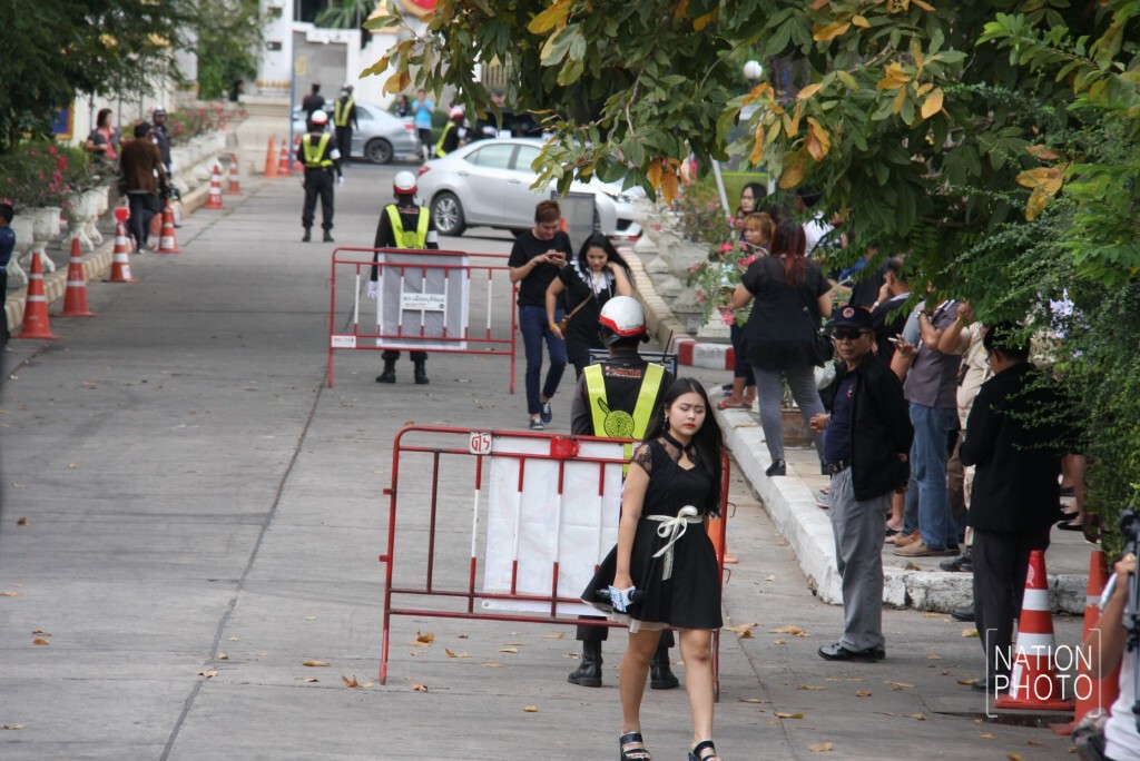 ภาพชุด ตร. 200 นาย ดูแลความเรียบร้อยงานศพ "ปอ ทฤษฎี" ภาพชุด ตร. 200 นาย ดูแลความเรียบร้อยงานศพ "ปอ ทฤษฎี"