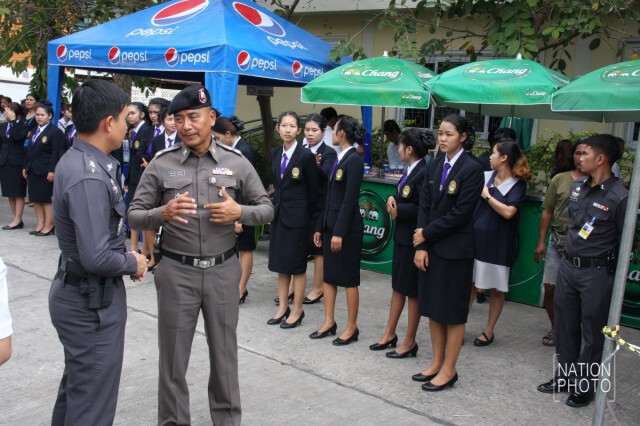 ภาพชุด ตร. 200 นาย ดูแลความเรียบร้อยงานศพ "ปอ ทฤษฎี"