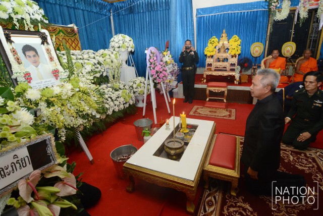 ประชาชนร่วมสวดอภิธรรม “ปอ ทฤษฎี” ในคืนที่ 3 กว่า 3,000 คน