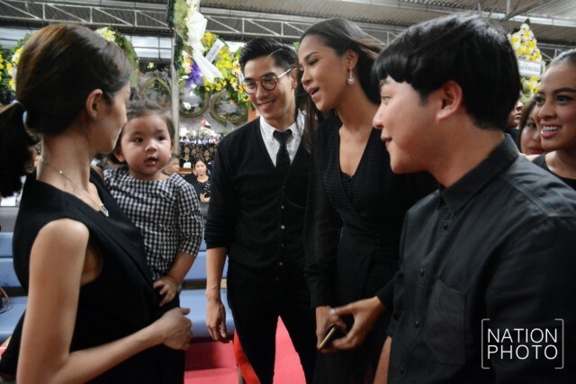เหล่าศิลปินดารา ร่วมสวดอภิธรรมศพ"ปอ ทฤษฎี" ในคืนที่3