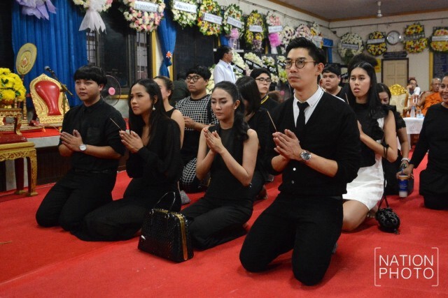 เหล่าศิลปินดารา ร่วมสวดอภิธรรมศพ"ปอ ทฤษฎี" ในคืนที่3