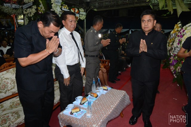 ประชาชนร่วมสวดอภิธรรม “ปอ ทฤษฎี” ในคืนที่ 3 กว่า 3,000 คน