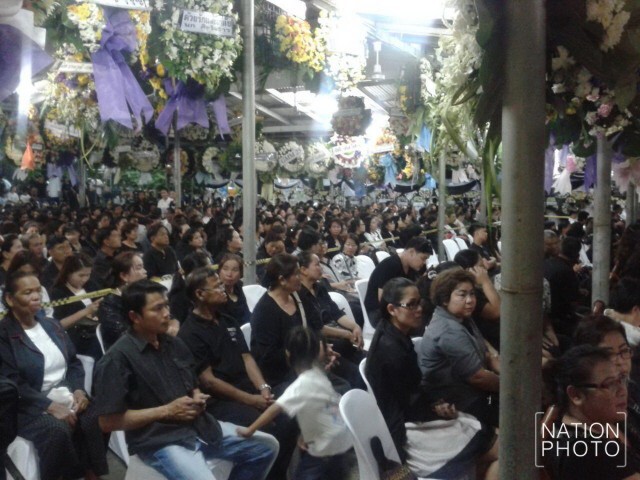 ประชาชนร่วมสวดอภิธรรม “ปอ ทฤษฎี” ในคืนที่ 3 กว่า 3,000 คน