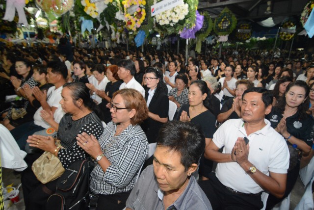 "ครอบครัวสหวงษ์" เตรียมความพร้อมงานพระราชทานเพลิงศพ "ปอ ทฤษฎี"
