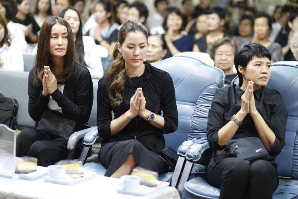 แฟนคลับ-ดารา-ผู้จัดละครช่อง 3 ร่วมงานสวดพระอภิธรรมศพ ปอ ทฤษฎี วันสุดท้ายแน่นขนัด แฟนคลับ-ดารา-ผู้จัดละครช่อง 3 ร่วมงานสวดพระอภิธรรมศพ ปอ ทฤษฎี วันสุดท้ายแน่นขนัด