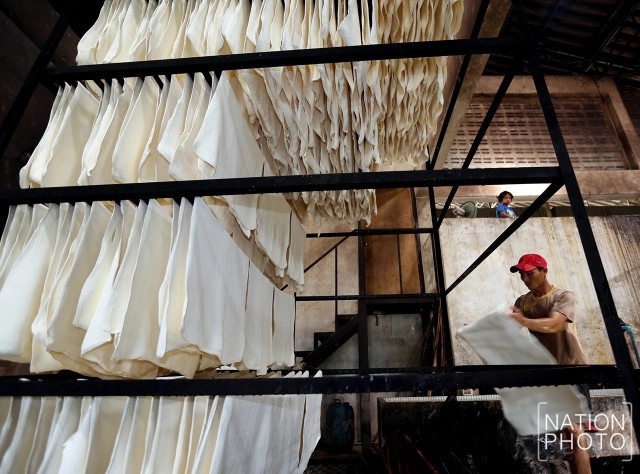 โรงงานสกย.บ้านทุ่งหรี่ ผลิตยางแผ่นรมควันชั้น 3