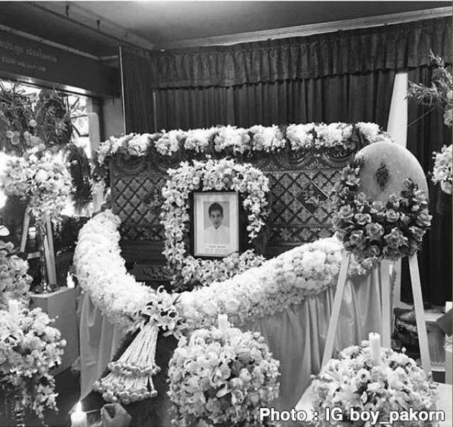 "บอย ปกรณ์" เคารพศพ "ปอ ทฤษฎี" บอกปอเป็นทั้งพี่-ครู คอยสอน