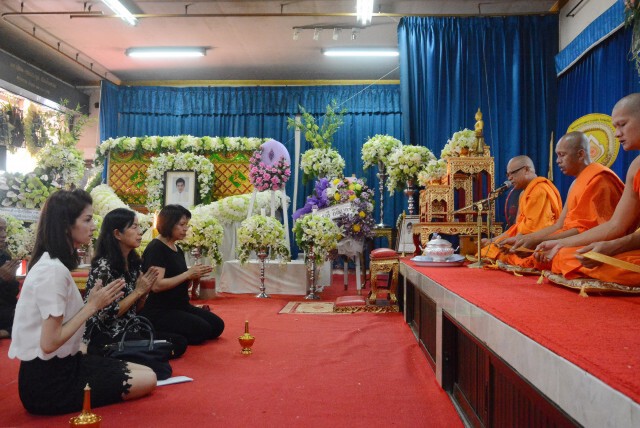 ศิลปินดาราร่วมเลี้ยงเพลพระ งานสวดอภิธรรมศพ "ปอ ทฤษฎี" วันที่ 5