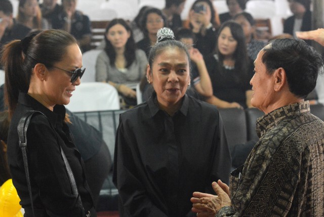 ศิลปินดาราร่วมเลี้ยงเพลพระ งานสวดอภิธรรมศพ "ปอ ทฤษฎี" วันที่ 5