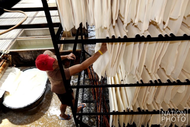 โรงงานสกย.บ้านทุ่งหรี่ ผลิตยางแผ่นรมควันชั้น 3