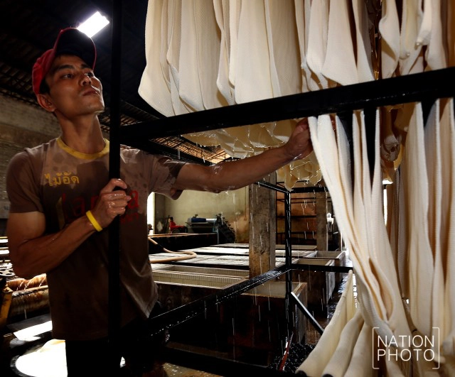 โรงงานสกย.บ้านทุ่งหรี่ ผลิตยางแผ่นรมควันชั้น 3