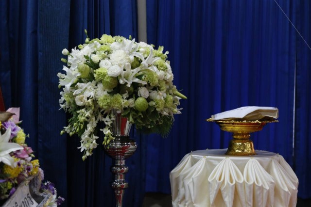 ภาพชุด...พระองค์โสมฯประทาน ดอกไม้จันทน์- ผ้าไตร ร่วมพระราชทานเพลิงศพ "ปอ ทฤษฎี"