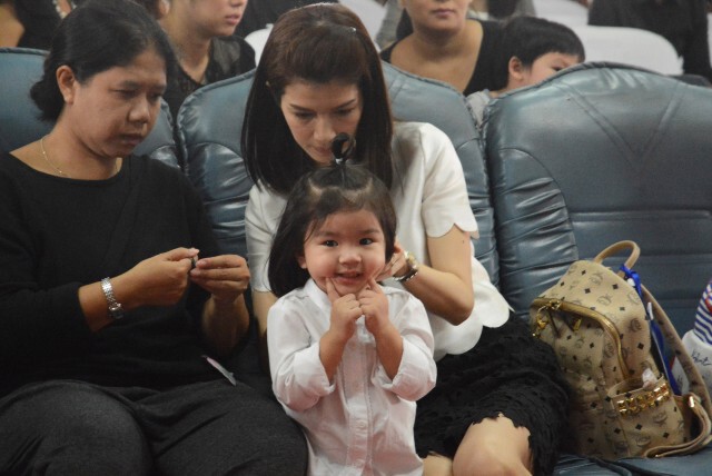 ศิลปินดาราร่วมเลี้ยงเพลพระ งานสวดอภิธรรมศพ "ปอ ทฤษฎี" วันที่ 5
