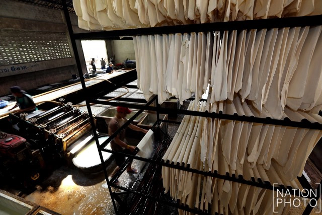 โรงงานสกย.บ้านทุ่งหรี่ ผลิตยางแผ่นรมควันชั้น 3