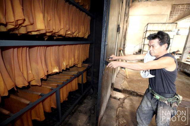 โรงงานสกย.บ้านทุ่งหรี่ ผลิตยางแผ่นรมควันชั้น 3