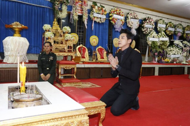 แฟนคลับ-ดารา-ผู้จัดละครช่อง 3 ร่วมงานสวดพระอภิธรรมศพ ปอ ทฤษฎี วันสุดท้ายแน่นขนัด