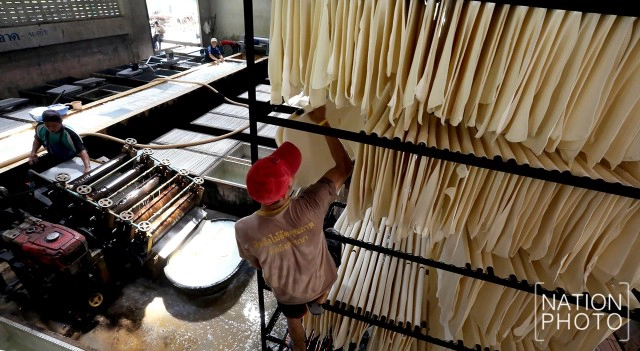 โรงงานสกย.บ้านทุ่งหรี่ ผลิตยางแผ่นรมควันชั้น 3