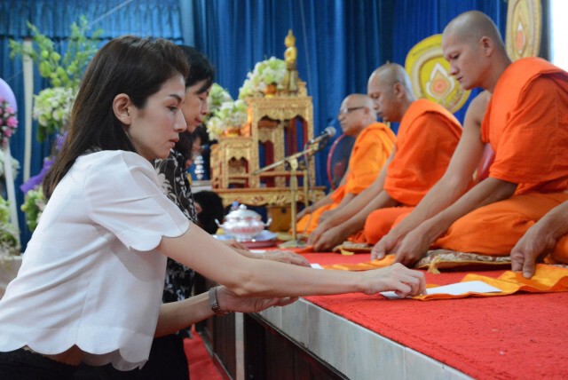 ศิลปินดาราร่วมเลี้ยงเพลพระ งานสวดอภิธรรมศพ "ปอ ทฤษฎี" วันที่ 5